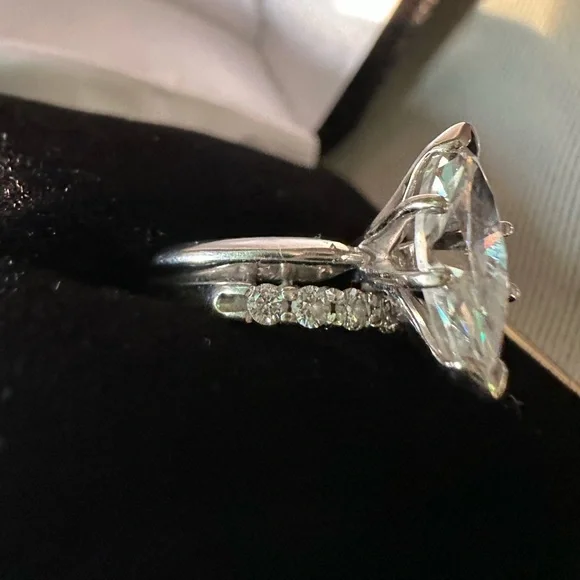 1.5 CT Marquise Moissanite Solitaire Set - Picture 4 of 14